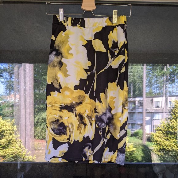 Black and Yellow Floral Skirt - Picture 3 of 4